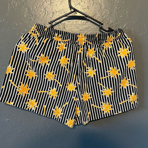 Forever21 striped shorts - Picture 2 of 3